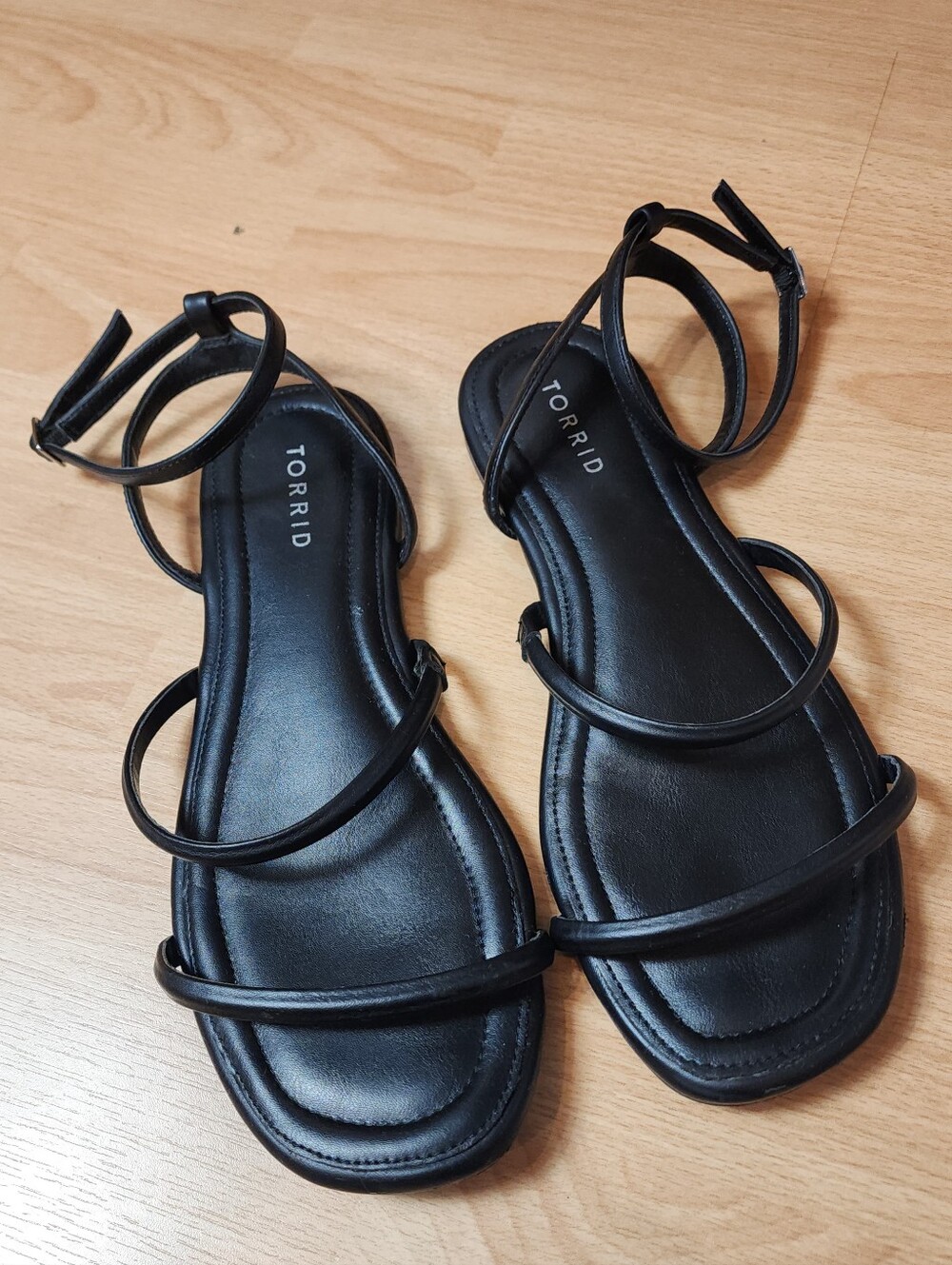 Size 9WW Torrid Black Strappy Flat Sandals Shoes Women's 9 Wide